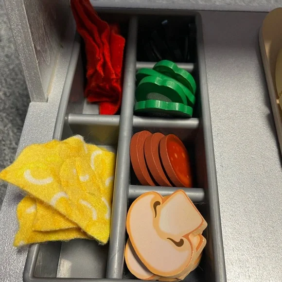 Melissa & Doug Top & Bake Pizza Counter - Picture 8 of 9